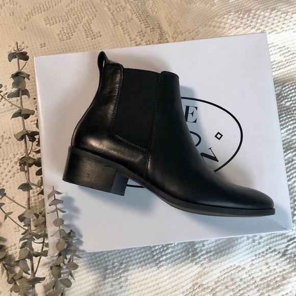 Steve Madden Dover Chelsea Boots - Picture 8 of 9